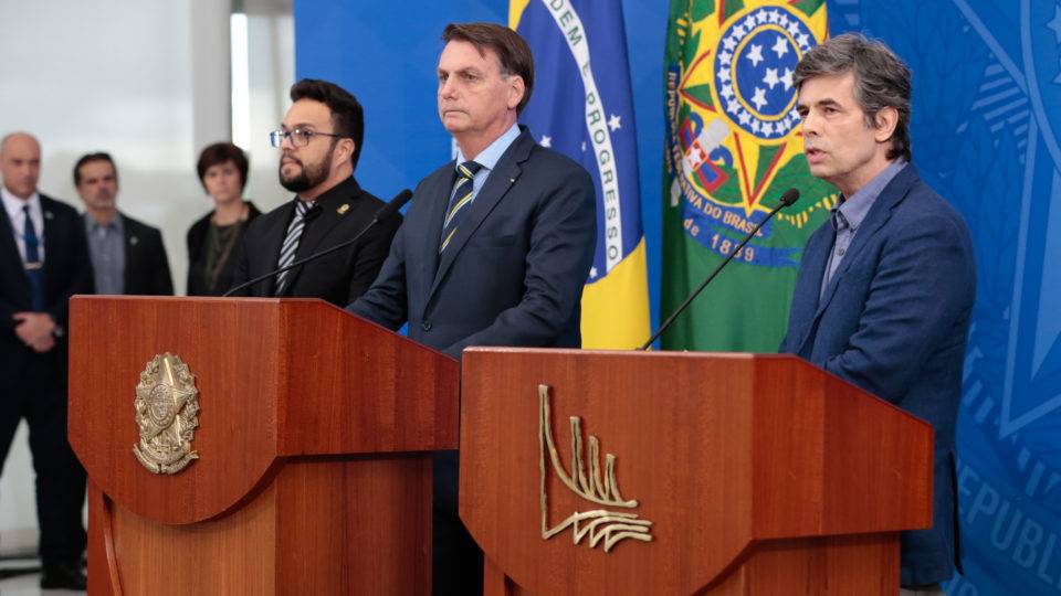 “Foi um divórcio consensual”, diz Bolsonaro sobre saída de Mandetta Apresentação de Nelson Teich como novo ministro da Saúde.