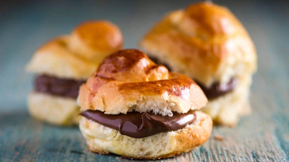 Por que as pessoas gostam tanto de Nutella, o famoso creme de chocolate com avelã Sanduiche de Nutella feito com pão brioche