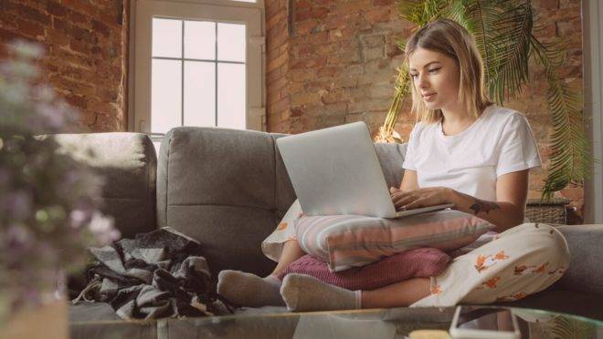 Pesquisas mostram que o efeito da psicoterapia online é muito parecido com o da presencial