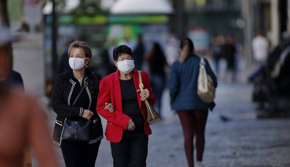 Pesquisa: 66% não confiam nos dados dos governos sobre Covid-19 máscaras