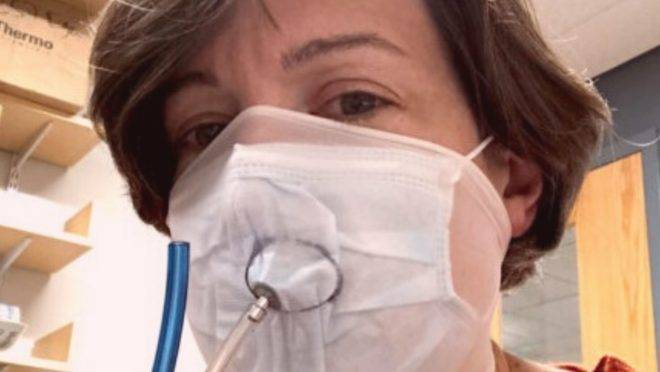 Um estudo norte-americano avaliou os benefícios em adicionar uma camada na máscara caseira feita com o tecido da meia-calça