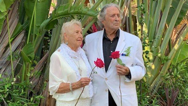 Don e Jeanine namoram desde julho de 2019 e decidiram se casar para cuidar um do outro durante a pandemia do coronavírus