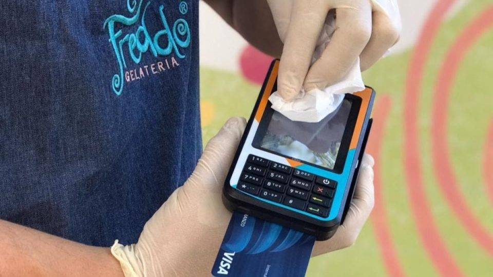 Desinfeta máquina cartão