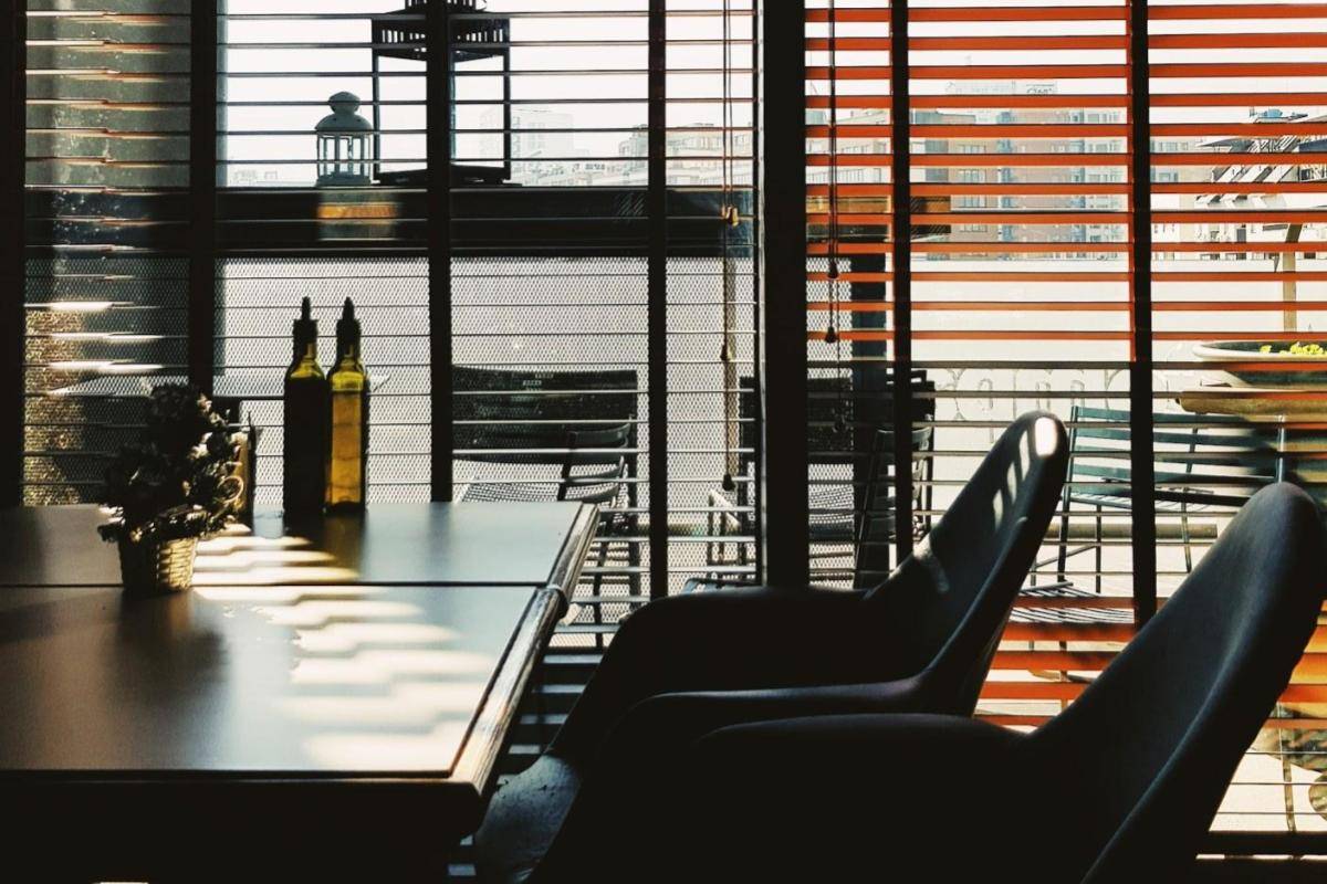 Com restaurantes fechados, empresários relatam dificuldade em contrair empréstimos para financiar o capital de giro.