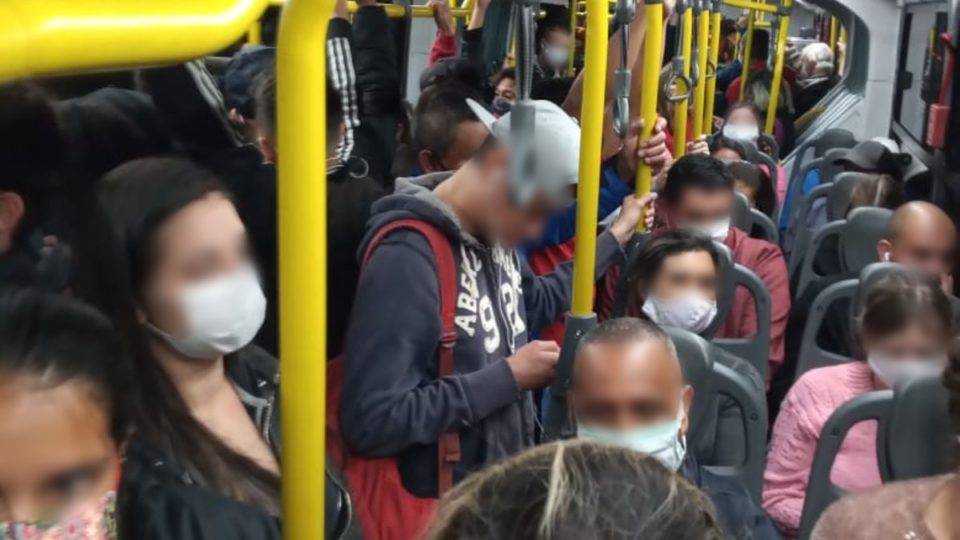 Prefeitura, comércio e empresas de ônibus buscam solução para aglomerações nos coletivos Ônibus cheios são potenciais focos de transmissão de Covid-19.