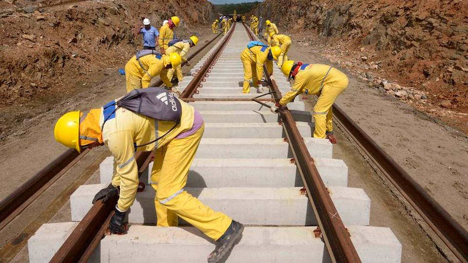 Governo quer estimular obras de infraestrutura com verba pública no programa Pró-Brasil. Na imagem, registro da obra daferrovia Transnordestina.
