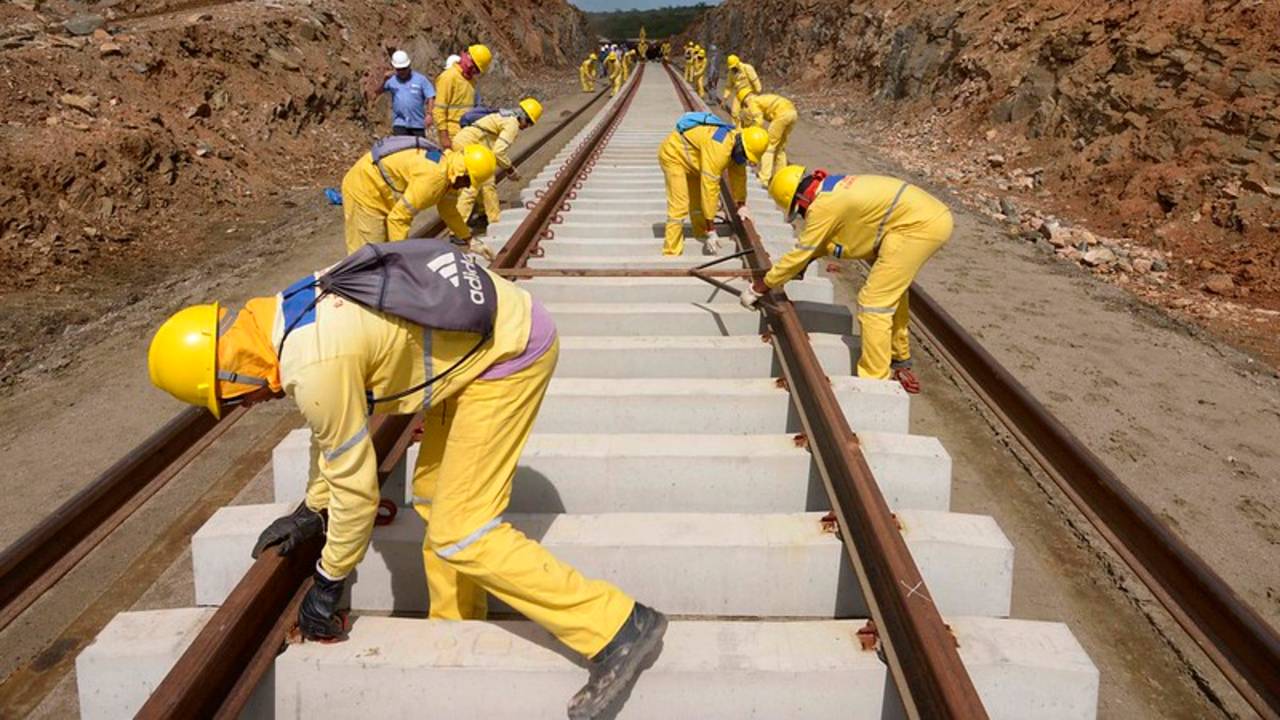 Governo quer estimular obras de infraestrutura com verba pública no programa Pró-Brasil. Na imagem, registro da obra daferrovia Transnordestina.