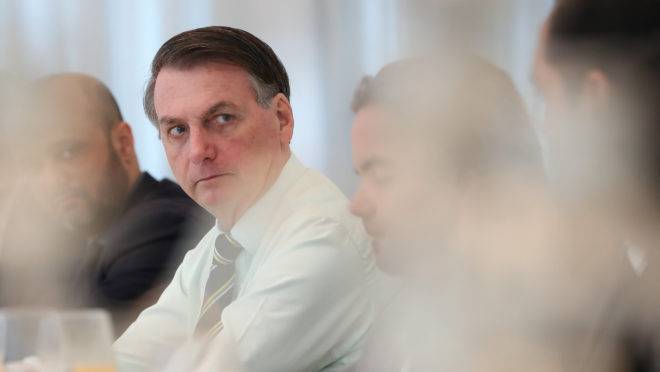 Presidente Jair Bolsonaro está sob pressão política após demitir o ministro da Justiça e ex-juiz da Lava Jato Sergio Moro.