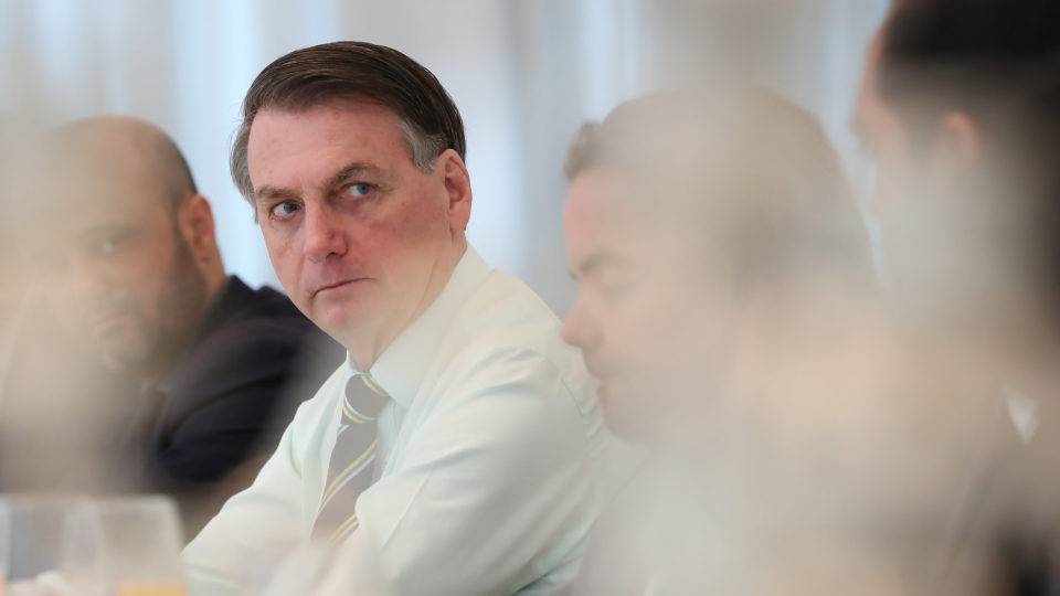 Presidente Jair Bolsonaro está sob pressão política após demitir o ministro da Justiça e ex-juiz da Lava Jato Sergio Moro.