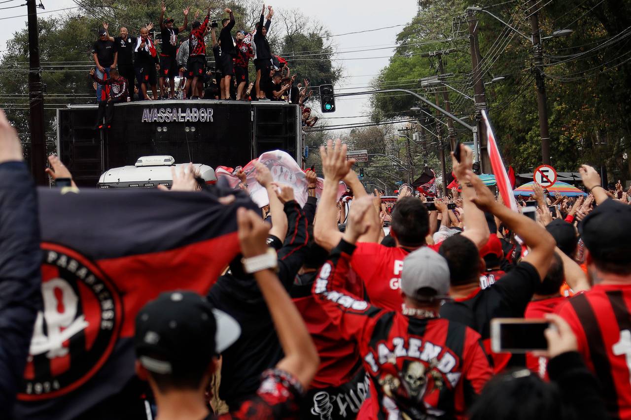 Festa da torcida do Athletico após a conquista da Copa do Brasil. Festa da torcida do Athletico após a conquista da Copa do Brasil.