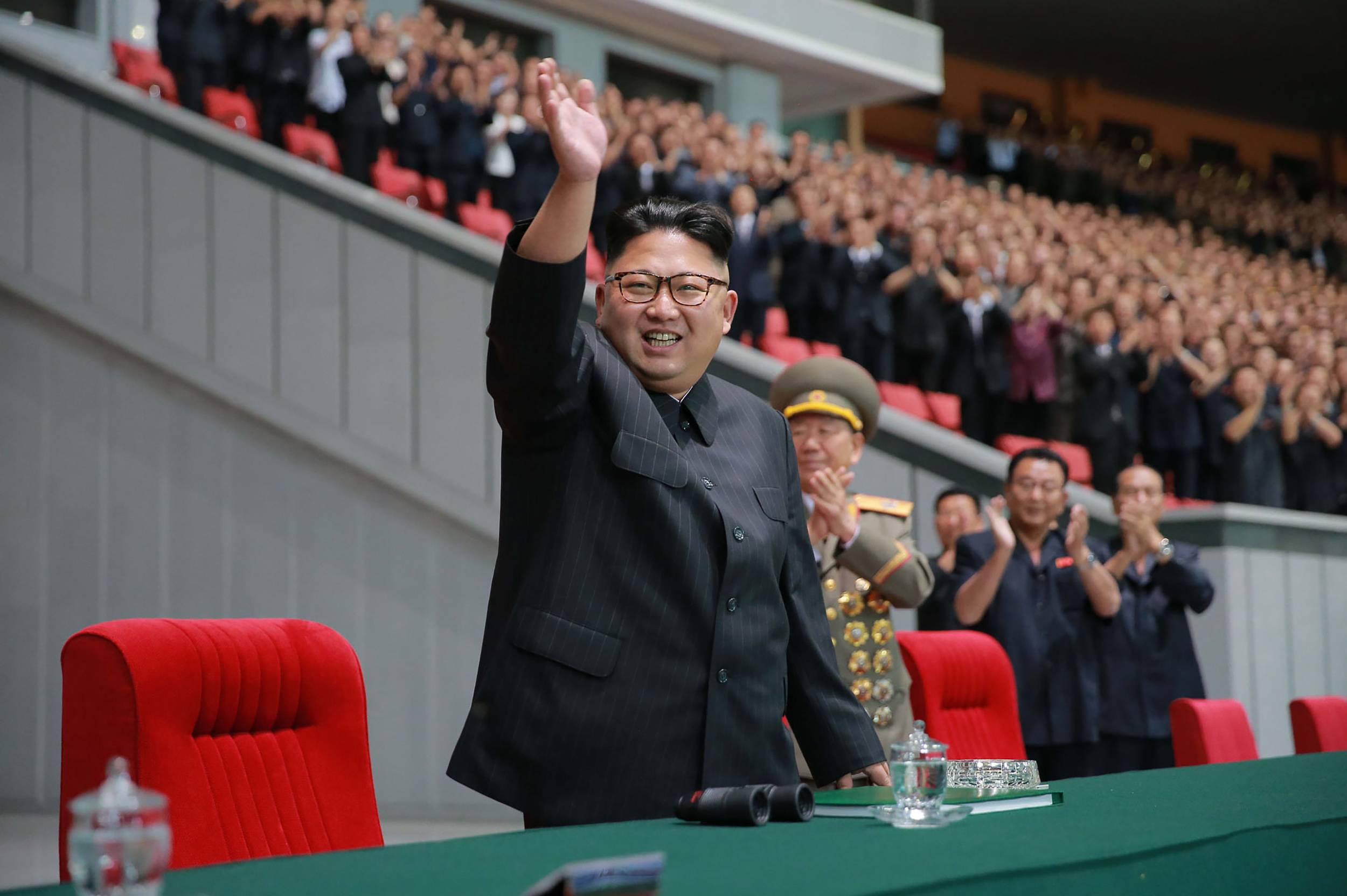 Foto do ditador Kim Jong-un, tirada em 28 de agosto de 2016 e divulgada pela Agência Central de Notícias da Coreia do Norte (KCNA)