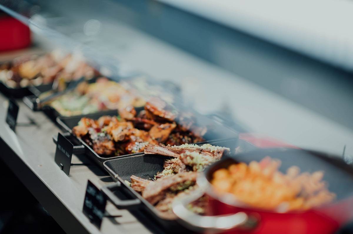 Fechados desde março para evitar o contágio do coronavírus, buffets podem reabrir as portas com pratos feitos no formato de rotisseria.
