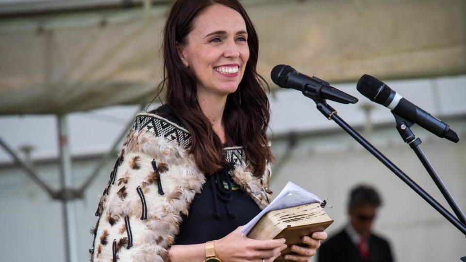 Jacinda Ardern passou segurança aos neozelandeses durante a crise do coronavírus.