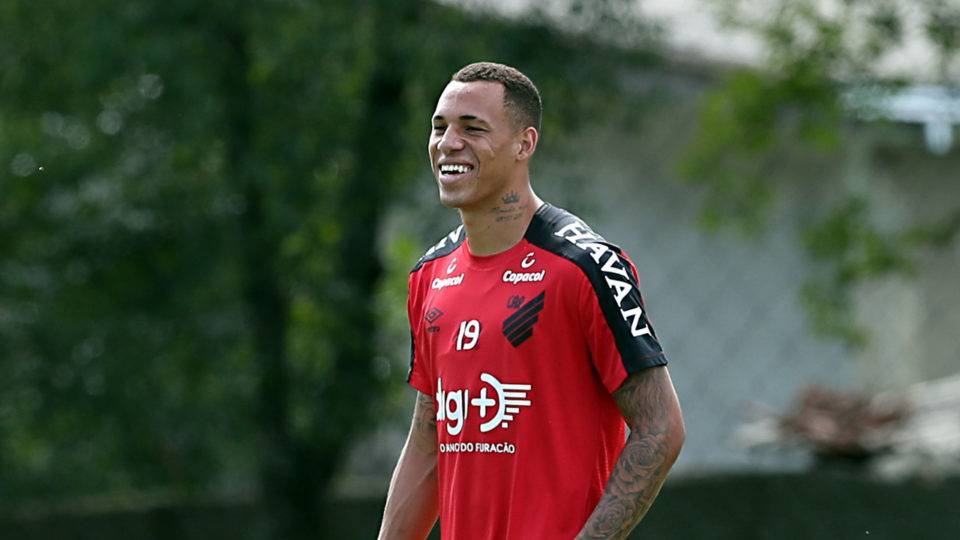 Athletico libera quatro jogadores em fim de contrato do time de aspirantes Atacante Breno Lopes foi um dos jogadores a deixar o Furacão