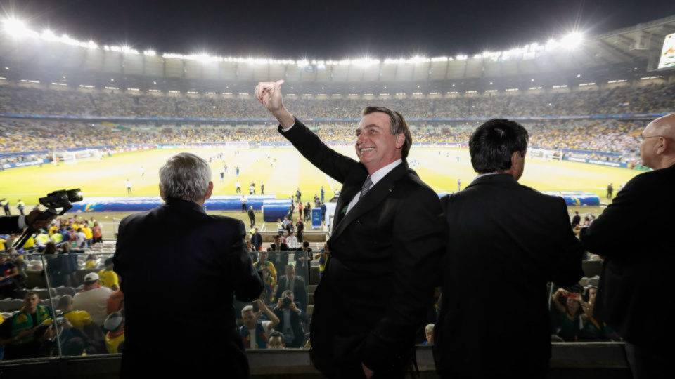 Sob protestos, Brasil vai sediar Copa América. PIB supera as expectativas. CPI encerra “fase cloroquina” Bolsonaro durante jogo da seleção brasileira.