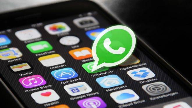 No Brasil, políticos e autoridades usam e abusam do WhatsApp, sem se darem conta do perigo que isso representa para a segurança do país.