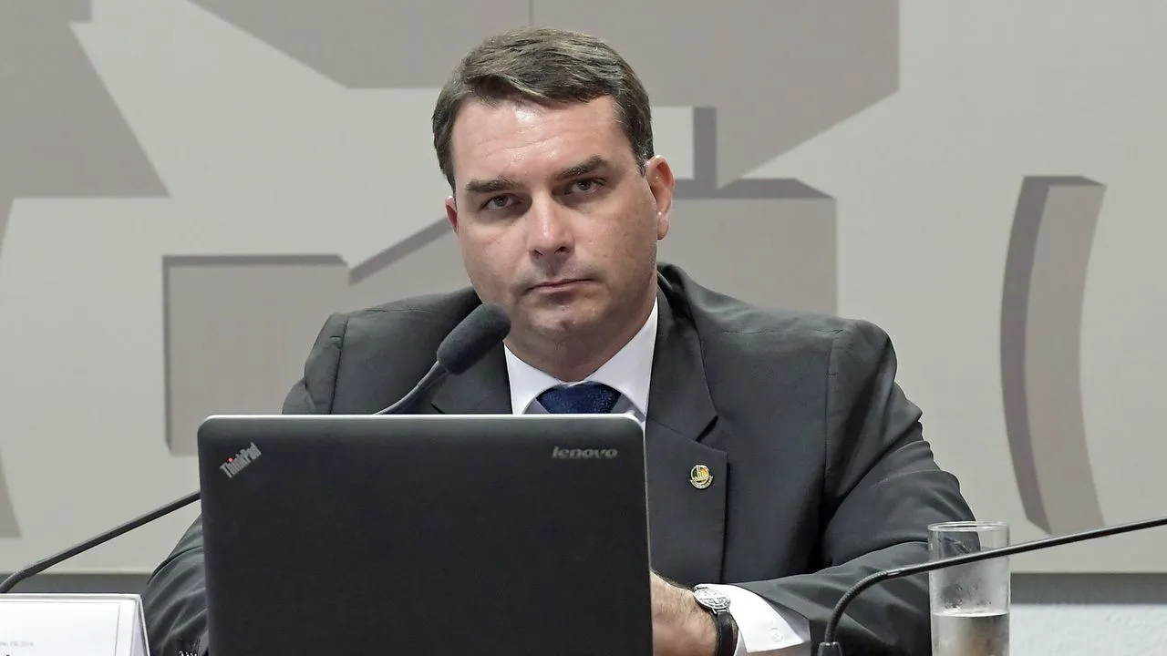 Senador Flávio Bolsonaro.