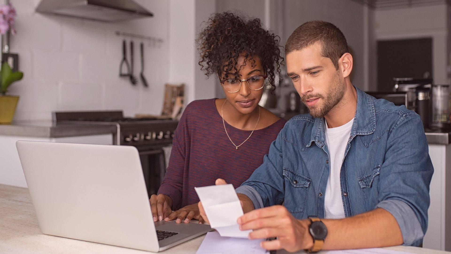 Mais do que nunca, é preciso aprender a manter o mínimo de saúde financeira para o bem-estar da família.