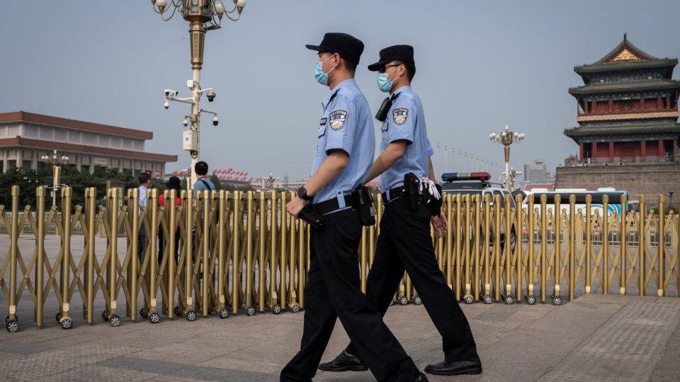 Acadêmico chinês detido por pedir reforma política é liberado pela polícia china coronavirus