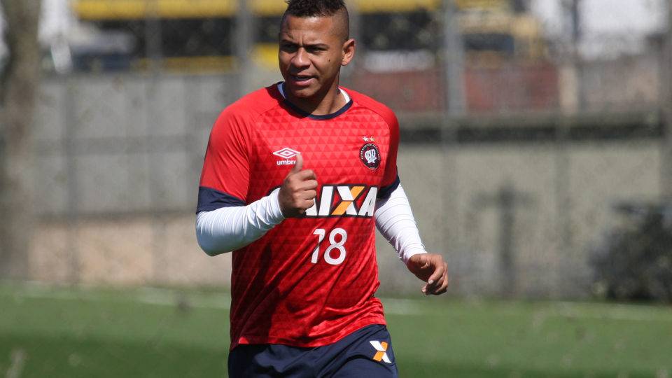 Doping, prisão, sobrepeso… as polêmicas de Walter desde que deixou o Athletico Walter, na época de Athletico.