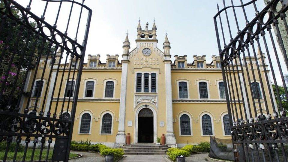 Santa Casa aposta no Dia de Doar Agora para ampliar combate ao coronavírus Santa Casa de Curitiba já abriu 10 leitos de UTI para pacientes com coronavírus.