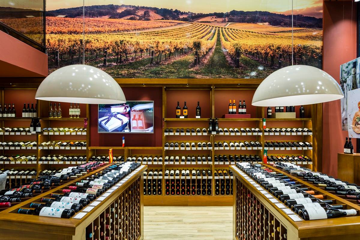 Na Grand Cru, o fechamento de restaurantes e lojas próprias foi parcialmente compensado pelas vendas no varejo e internet.