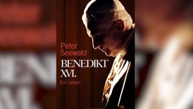 Em nova biografia, de mais de mil páginas, o jornalista alemão Peter Seewald reúne detalhes pouco conhecidos da vida de Bento XVI.