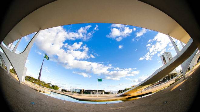 A Praça dos Três Poderes, em Brasília, observada a partir do Palácio do Planalto
