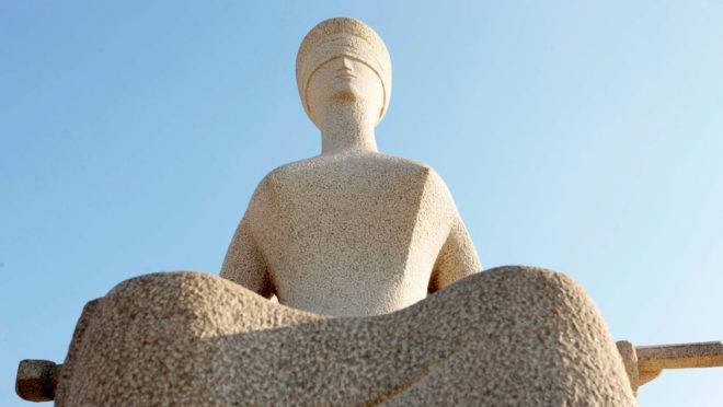 Estátua da Justiça, que fica em frente ao STF