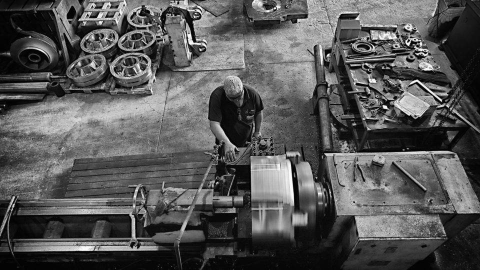 Com fábricas ociosas e contas a pagar, setor industrial luta para sobreviver ao coronavírus Em abril, quase metade da capacidade instalada das indústrias brasileiras ficou ociosa, segundo a FGV.
