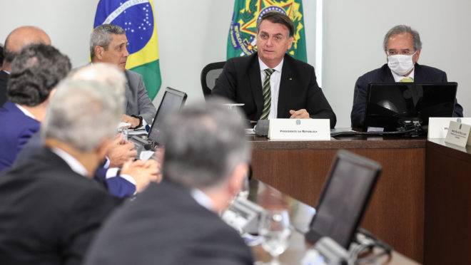 Bolsonaro e o ministro Paulo Guedes se reuniram com empresários antes de seguir para o STF