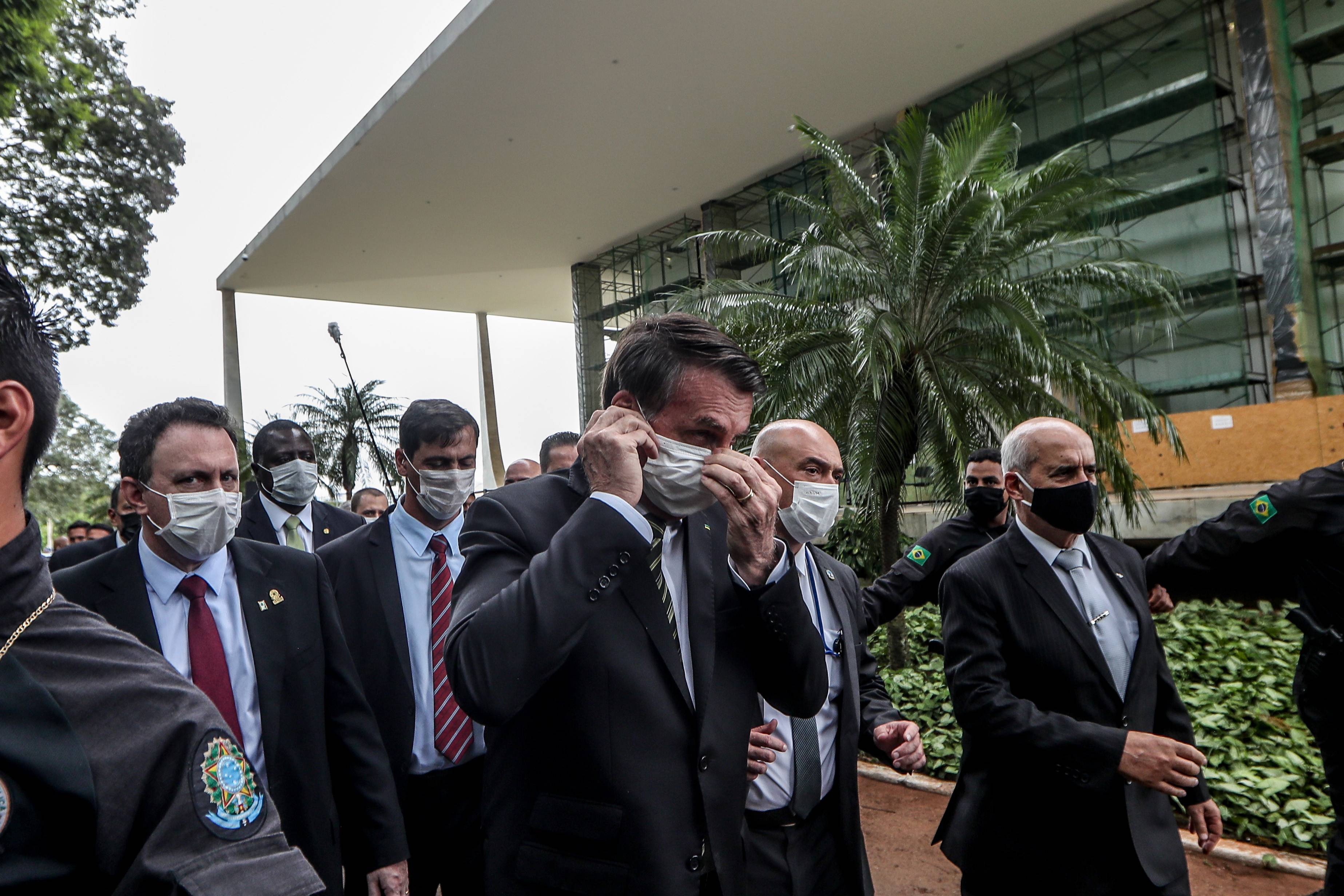 Bolsonaro já editou 43 medidas provisórias até abril de 2020, o mesmo que Dilma Rousseff (PT) editou em todo o ano de 2015.