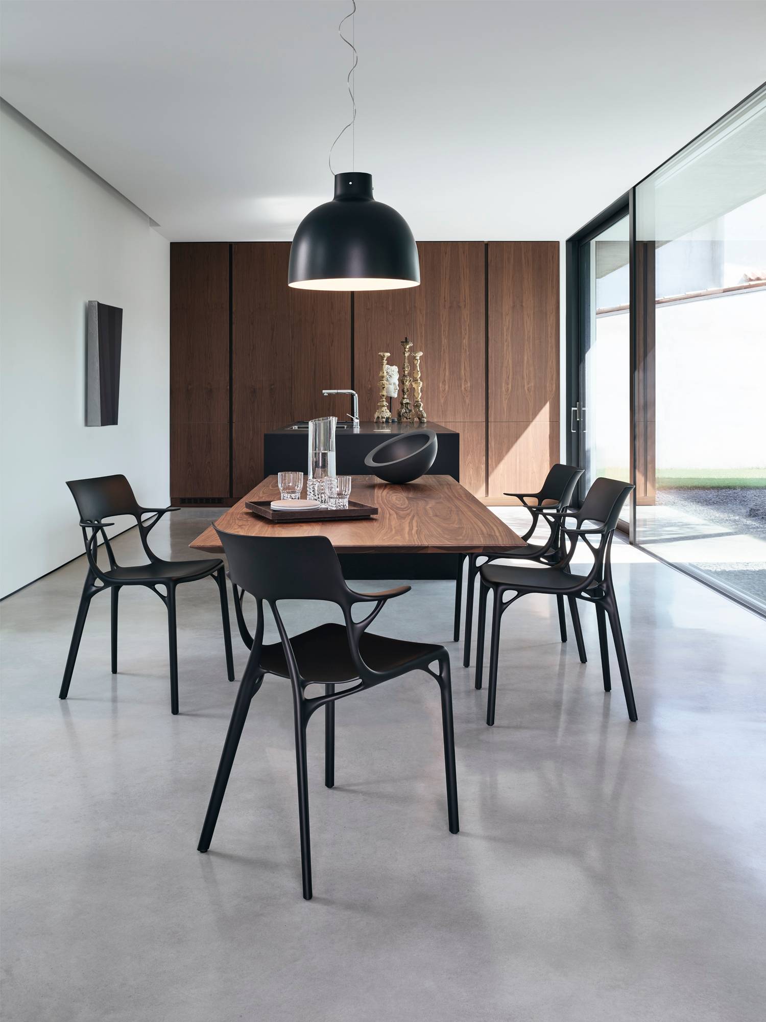 Ambientação com cadeiras A.I., da Kartell. Ambientação com cadeiras A.I., da Kartell.