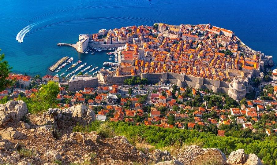 Dubrovnik, a cidade medieval planejada para a quarentena Cidade medieval da Croácia foi uma das inventoras da quarentena e saiu vitoriosa de todas as grandes pragas que a humanidade já enfrentou.