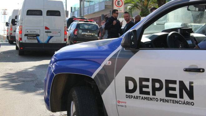 O cargo exige, entre outros requisitos, a idade máxima de 59 anos