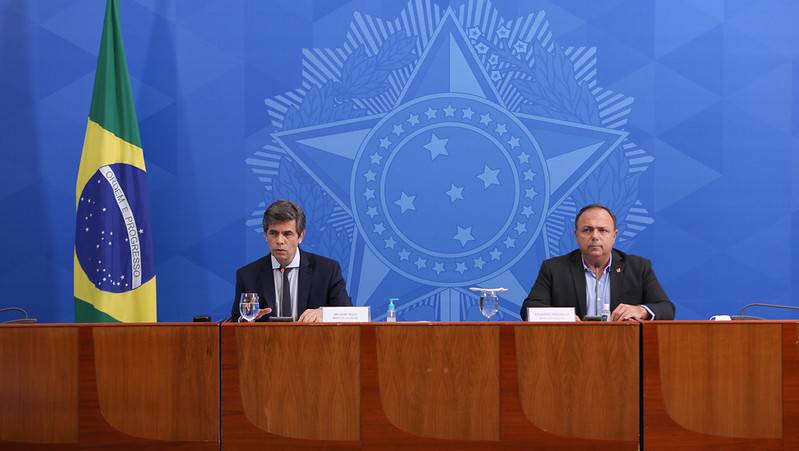 Nelson Teich e Eduardo Pazuello em coletiva técnica sobre a Covid-19