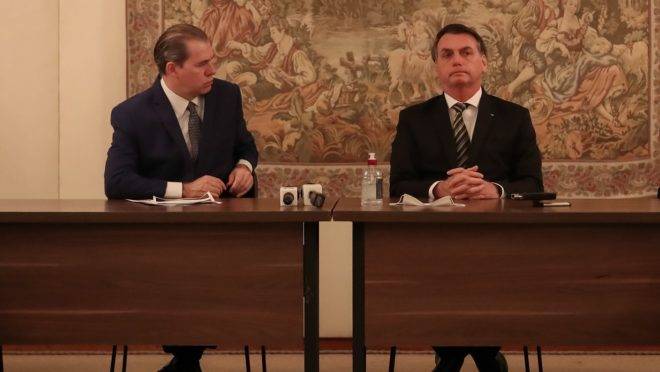 Presidente Jair Bolsonaro visitou o colega do STF, Dias Toffoli, na semana passada, para pedir o relaxamentos das regras de isolamento social: pressão sobre o Supremo. Presidente Jair Bolsonaro visitou o colega do STF, Dias Toffoli, na semana passada, para pedir o relaxamentos das regras de isolamento social: pressão sobre o Supremo.
