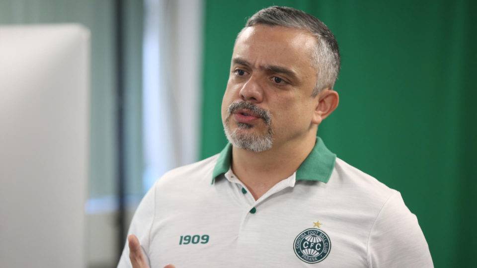 Médico infectologista detalha planos do Coritiba e faz projeção de volta ao CT Médico infectologista, Jaime Rocha, a serviço do Coritiba