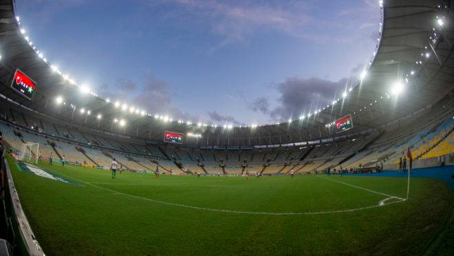 Flamengo e Portuguesa sem público no Maracanã, pouco antes do estouro da pandemia no país.