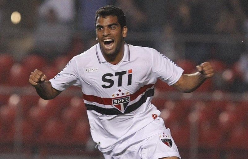 Maicon quando estava no São Paulo. Maicon quando estava no São Paulo.
