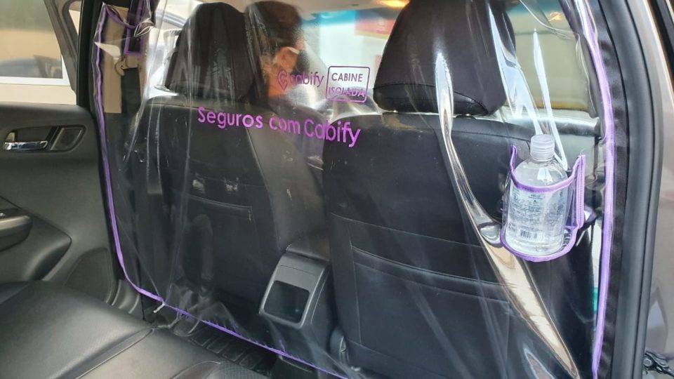 Contra coronavírus, Cabify oferece película para isolar motorista de passageiro Contra coronavírus, Cabify oferece película para isolar motorista de passageiro