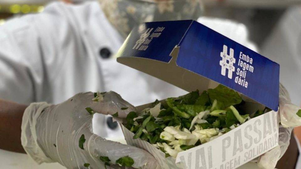 Indústrias paranaenses doam mais de 70 mil embalagens alimentícias para ações sociais Doação embalagens
