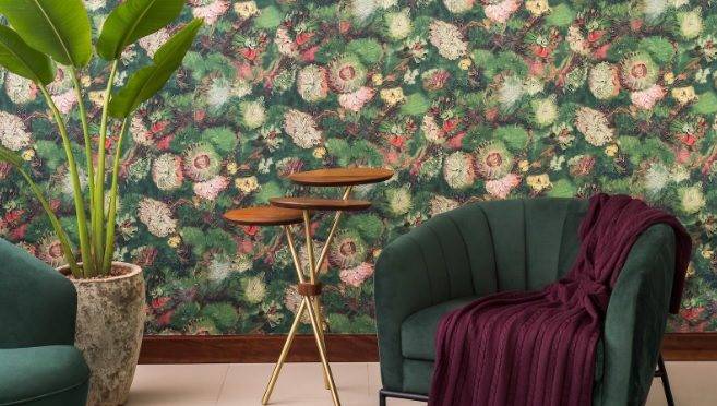 Papel de Parede da coleção Van Gogh, da StilHaus, é um dos destaques do ambiente com pegada artística e aconchegante.