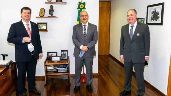 Presidente do MDB, Baleia Rossi, e o líder do governo no Senado, Fernando Bezerra (MDB-PE) se reuniram com o ministro da Secretaria de Governo, Luiz Eduardo Ramos.
