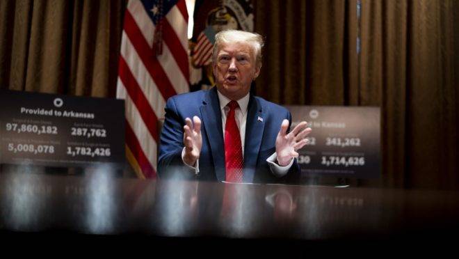 O presidente dos EUA, Donald Trump, voltou a criticar a maneira como a China lidou com a pandemia