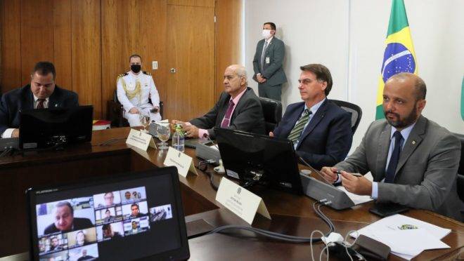 Bolsonaro se reuniu com lideranças católicas por videoconferência Bolsonaro se reuniu com lideranças católicas por videoconferência