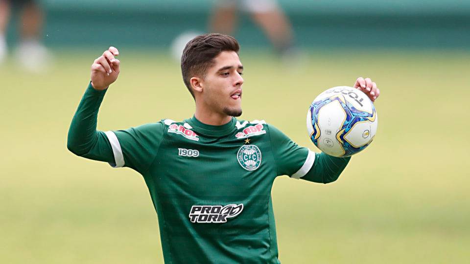 Empresário de Yan Couto cobra na Justiça mais de R$ 2 milhões do Coritiba Lateral Yan Couto.