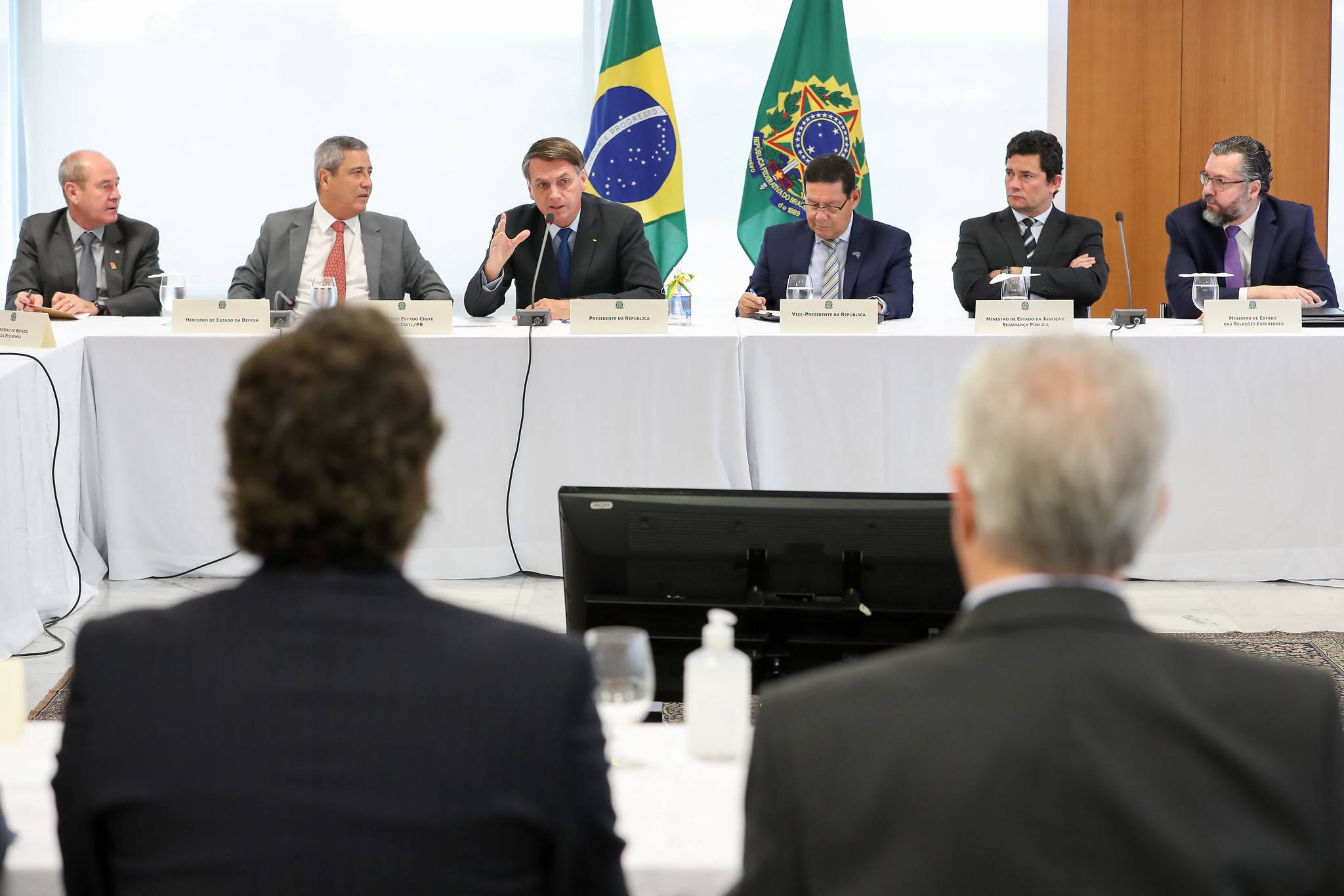 Reunião do presidente Jair Bolsonaro com ministros em 22 de abril de 2020. Segundo o ex-ministro Sergio Moro, vídeo do encontro teria provas de que presidente tentou interferir na Polícia Federal.
