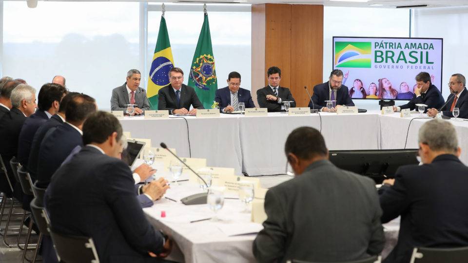 Bolsonaro sobre decisões do STF: “não vou meter o rabo no meio das pernas” Reunião do presidente Jair Bolsonaro com ministros em 22 de abril de 2020. Segundo o ex-ministro Sergio Moro, vídeo do encontro teria provas de que presidente tentou interferir na Polícia Federal.