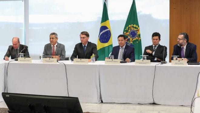 Bolsonaro defendeu armar população para evitar ditadura